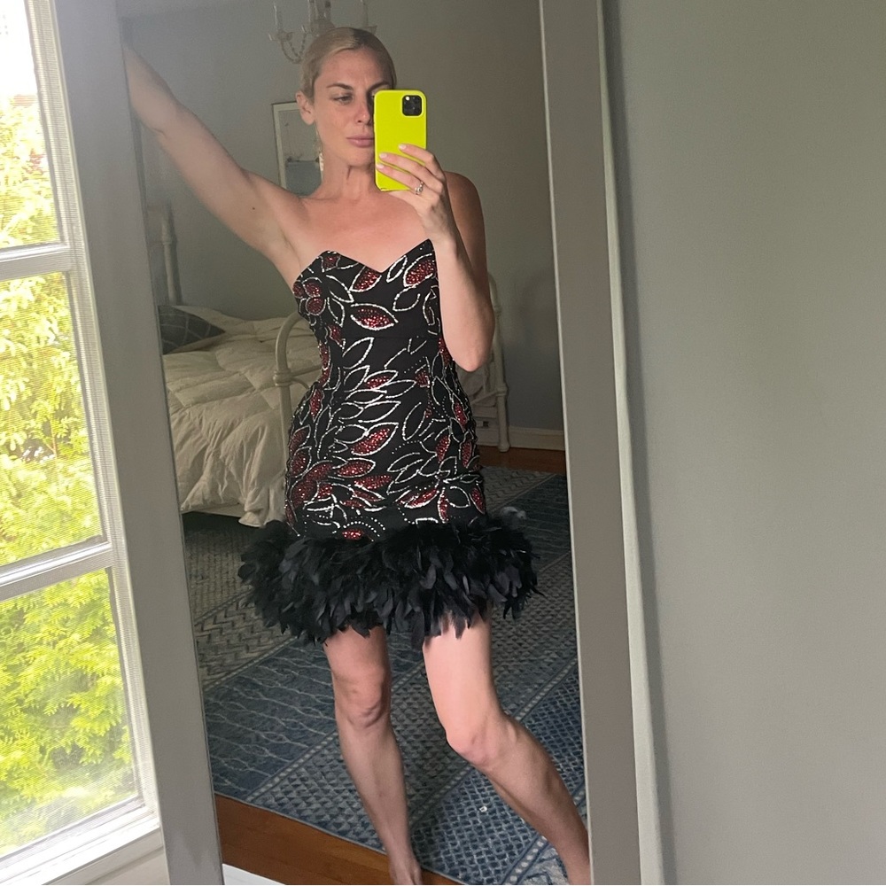 Vintage! Strapless Feather Detailed Mini Dress